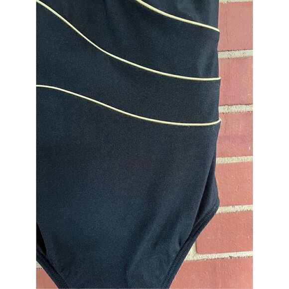 Swimsuit   - Picture 3 of 6